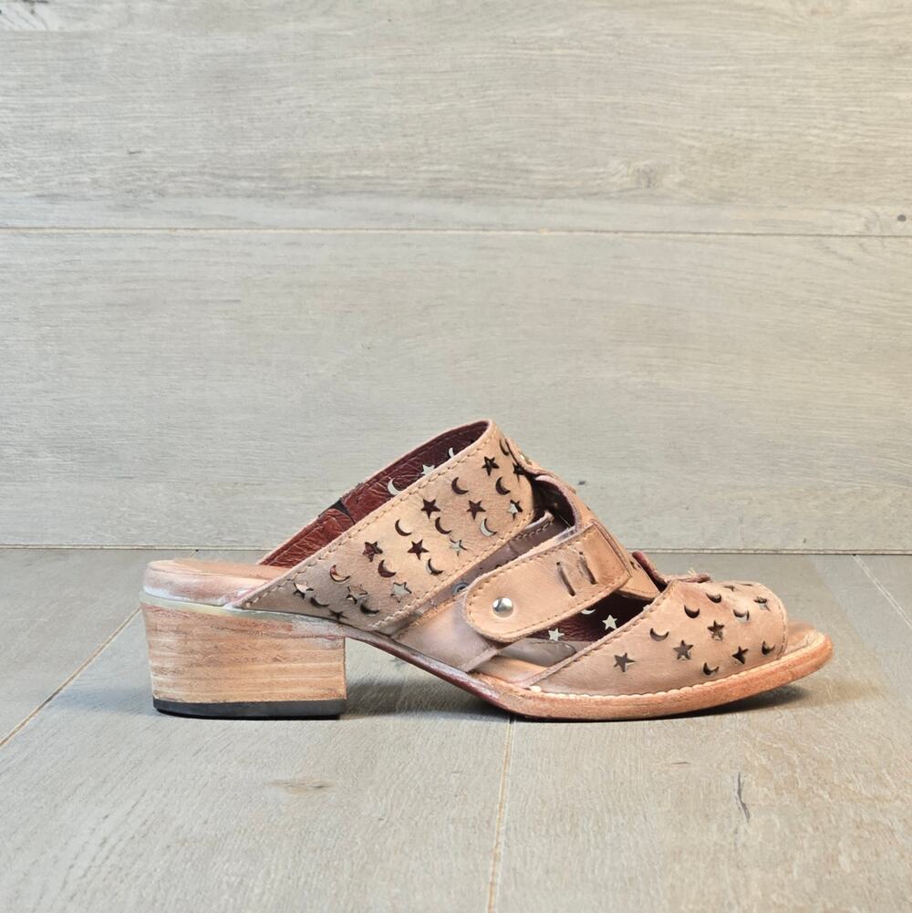 Freebird Moonstar Retired Womens Handcrafted Laser Cut Distressed Leather Mule 9